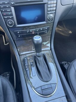 Mercedes-Benz Třídy E, 5.5 V8 E500, SUPERSTAV, MÁLO KM - 11