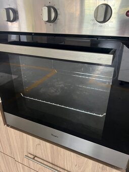 Kvalitní kuchyň se spotřebiči - 11