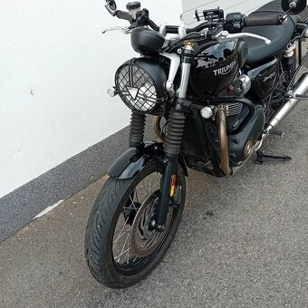 Triumph Street Twin 900 - 11