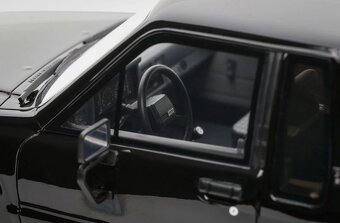Toyota Hilux SR5 1985 1:18 OttoMobile - 11