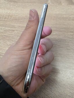 iPhone X 64GB - 11