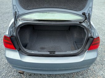 BMW 320D e90 120kW Xenony - 11