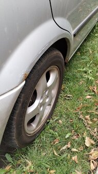Mazda 323 hatch - 11