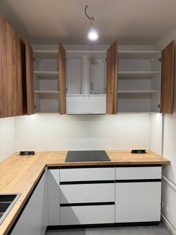 Kuchyně na míru – bílá + dřevo | Vestavěné spotřebiče - 11