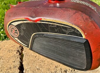 ČZ 125 175 - nádrž s víčkem - 11