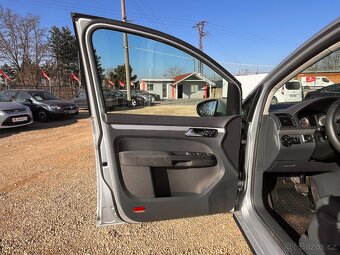 Volkswagen Touran, 1.6TDi 77kWWEBASTOVÝHŘEV SED - 11