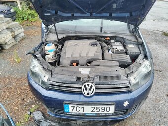 VW Golf 1.6 TDI r. v. 2011 bouraný na ND - 11