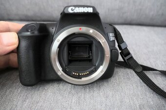 Canon EOS 250 D - 11