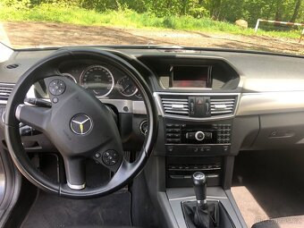 Mercedes Benz W212/E200Cgi-manuál - 11