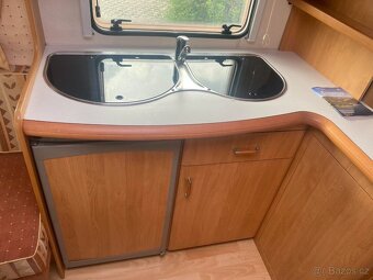 Hobby Excellent Easy 460 / francouzská postel - 11