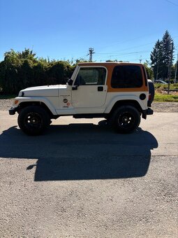 Jeep Wrangler 4.0 L6 manual - 11