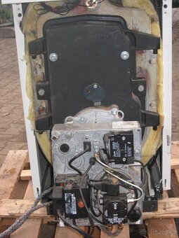 Prodám litinový kotel na olej 22-27  Kw - 11