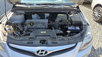 HYUNDAI i30 1,4 i CVVT TRIKOLOR - 11