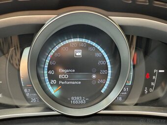 Volvo V40 Cross Country D4 140kw DPH Plna vybava - 11