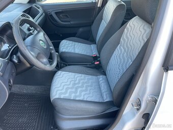 Škoda Fabia 2 kombi 1.4 16V Klimatizace - 11