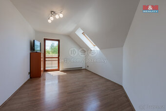 Prodej rodinného domu, 221 m², Nová Role, ul. Mezirolí - 11