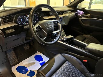 AUDI E-TRON 55 300KW SPORTBACK S-LINE R22 NOČNÍ VIDĚNÍ TAŽNÉ - 11