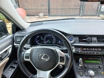 Lexus CT200h - 11