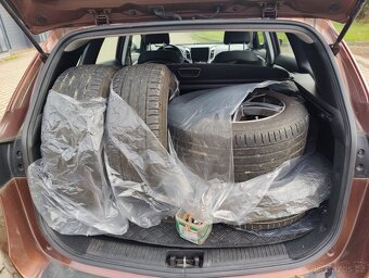 Hyundai i30 1,6 CW Trikolor + pneu - 11