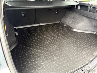 Toyota Auris Hybrid combi / 2016 - 11