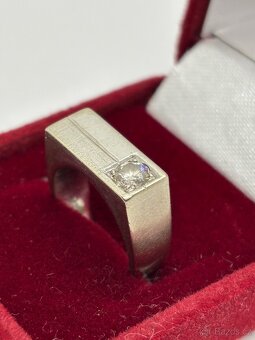 Zlatý prsten s briliantem 0.20 CT - 11