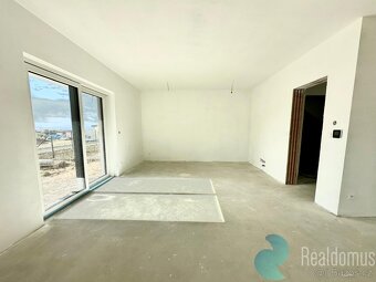 Byt 4+kk, 101,45m2, dvoupodlažní, balkón, terasa, Vráto, okr - 11