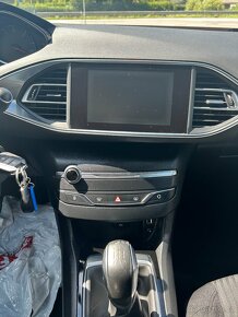 Peugeot 308 1.6hdi 68kw 236Tkm r.v.2014 top stav serviska - 11
