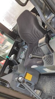 Bagr Takeuchi TB23 + vrták + kladivo + 4 lyžice. - 11