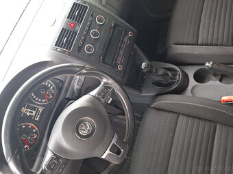 Volkswagen Touran 2015  +4x AluServiska + výpisy z STK - 11