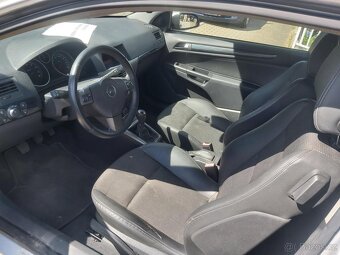 Opel Astra H 1.8 GTC
koupeno v Švýcarsko. - 11