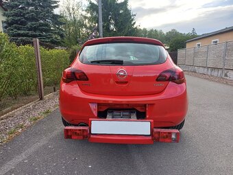 Benzínová Opel Astra 74066km... rok 2010 - 11