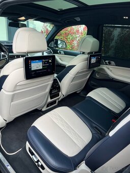 BMW X7 M 50i REZERVACE - 11