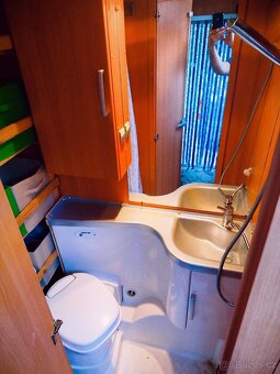 Obytný přívěs karavan Knaus Eifelland Holiday 460 - 11