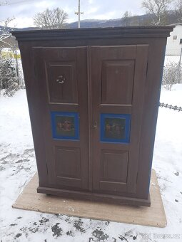 Selská Malovaná šatní skříň z roku 1879,je zachovalá - 11