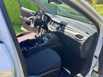 Prodám Opel Astra K Sports Tourer r.v2017 - 11