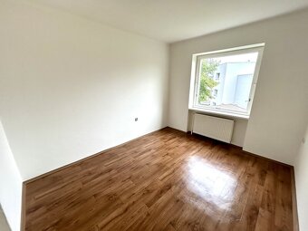 Rodinný dům / Vila, zahrada, garáž, vše v atraktivní lokalit - 11