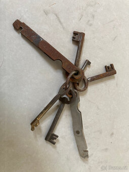 Trezor starožitný Popelka za 12.000 kč - 11