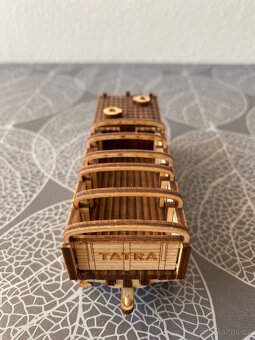 Nový dřevěný model vojenské Tatry 813 8x8 Kolos s přívěsem - 11