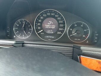 Mercedes-Benz E200 - 11