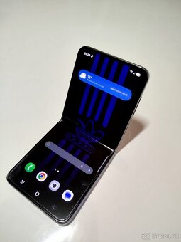 Samsung Z Flip 5  8/256Gb - 11