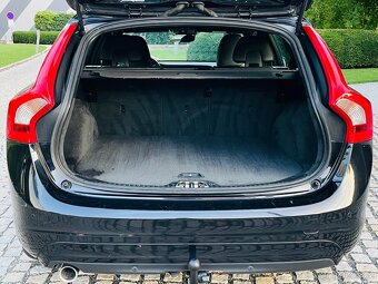 Volvo V60 2.0D3 5VÁLEC MANUÁL LED TAŽNÉ SENZORY FACELIFT - 11