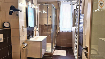 Byt 2+KK, prvotřídní vybavení kuchyně a koupelny, nízké nákl - 11