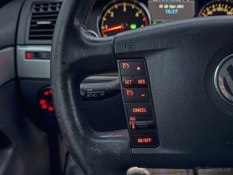 Volkswagen Touareg R-LINE 3.0TDI 176KW plná výbava - 11