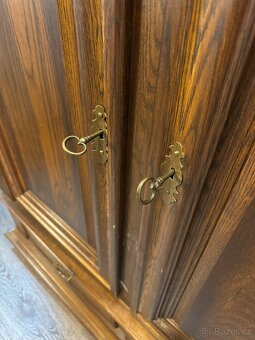 Masivní skříň (141013) - 11