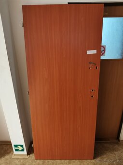Zánovní interiérové dveře - částečně prosklené - 11