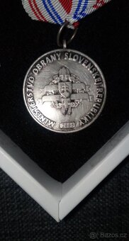jubilejní medaile + odznáčky - 11