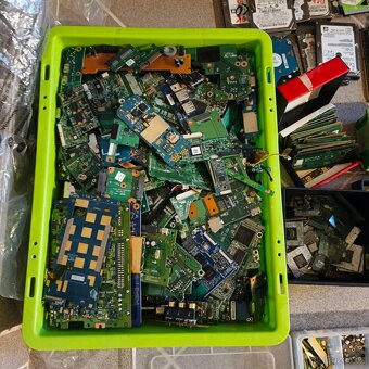 Elektrošrot,CPU,mobily,piny atd. - 11