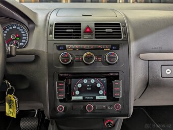 Volkswagen Touran 1.6TDi DSG, CUP, 7 MÍST, KAMERA, DPH - 11