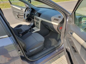 Opel Astra kombi 1.6i benzín - 11