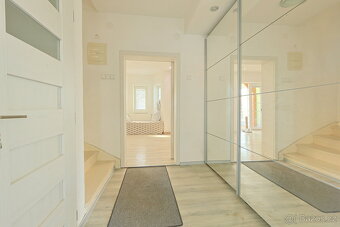 Pěkný rodinný dům s garáží v žádané lokalitě - Liberec, Star - 11